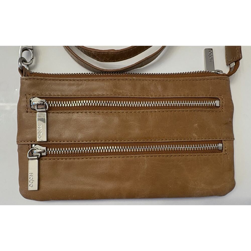 Hobo The Original 'Everly' Cow Leather 3-Zipper Wristlet Small Purse Caramel/Tan - Picture 2 of 14